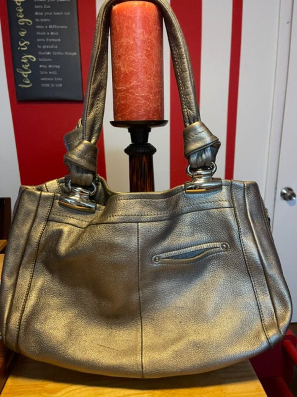 Handbag - Picture 2 of 8